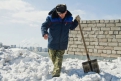 Дмитрий Еремчук борется со снегом на крышах уже 15 лет.