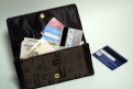 Почтальоншу, снявшую миллион с чужих банковских карт, осудили на три года