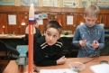 На изготовление одной модельной ракеты у ребят уходит  почти три недели.