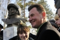 Летчик-космонавт Роман Романенко присутствовал на открытии бюста Юрия Гагарина в 2011 году.