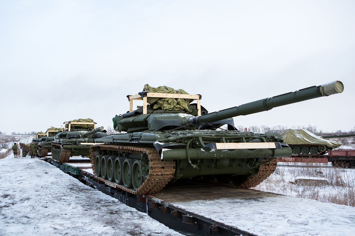 Фоторепортаж о прибытии в Восточный военный округ танков Т-72Б3 (декабрь 2013 года) 