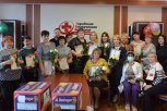 Спасибо за спасенные жизни: председатель Заксобрания наградил медсестер ковидного госпиталя