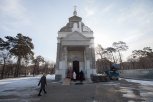 Первые молитвы – о мире: в Благовещенске открылся храм в сквере, где стоял Шадринский собор (фото)