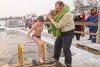 Как правильно погружаться в прорубь на Крещение и можно ли окунать ребенка