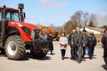 Губернатор поручил помочь ферме в Серышевском округе с инертными материалами для полевых дорог