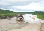Золотодобытчики в Зейском округе устранили промоины в дамбе и заплатили 14 миллионов за грязь в реке