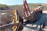 В Зейском округе трал с бульдозером проломил мост на трассе