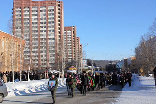 В последний путь мэра проводили тысячи тындинцев. Фото: Павел Козменчук