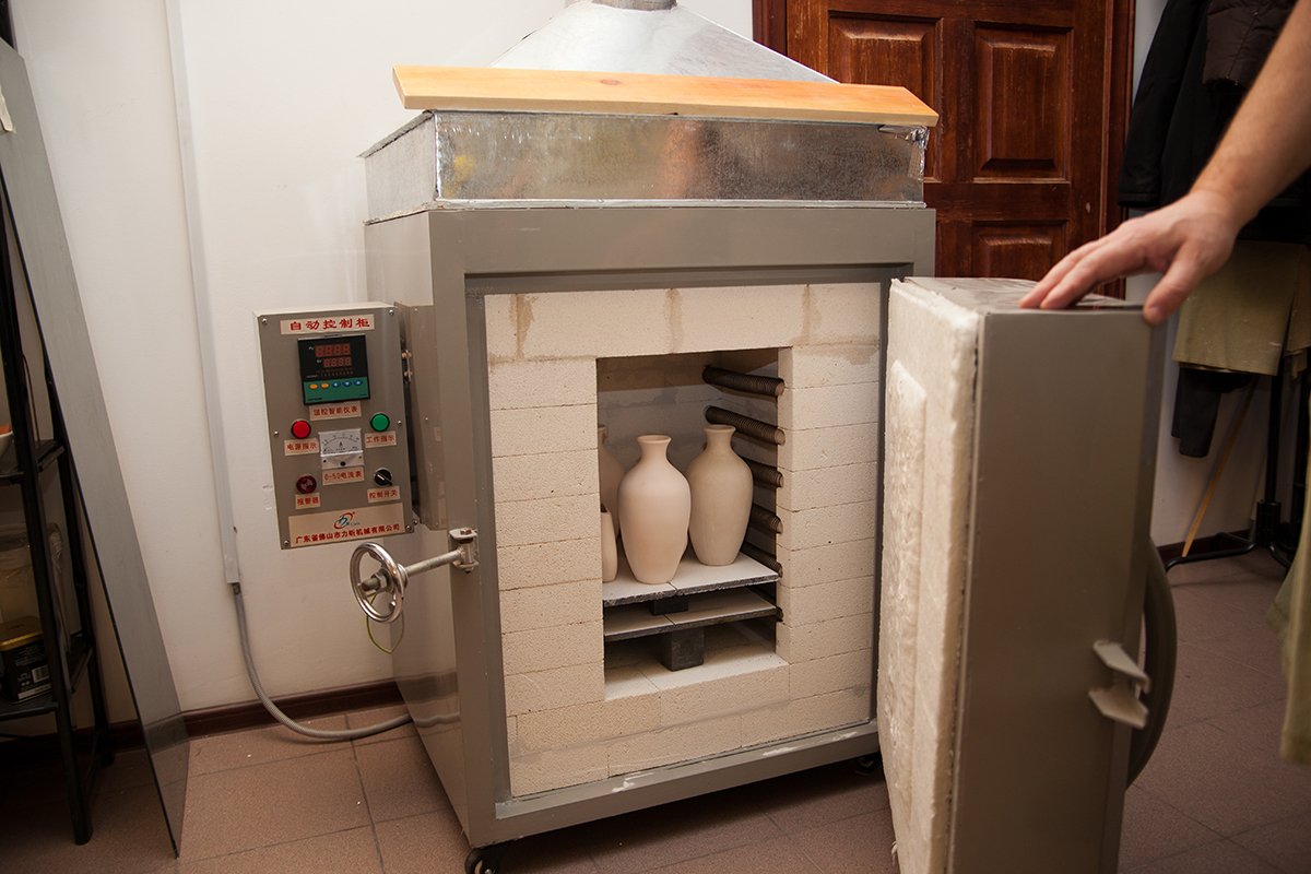 Муфельная печь, в которой производят обжиг.