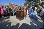 Возвращение Снегурочки: в Благовещенске открыли памятник знаменитой мороженщице
