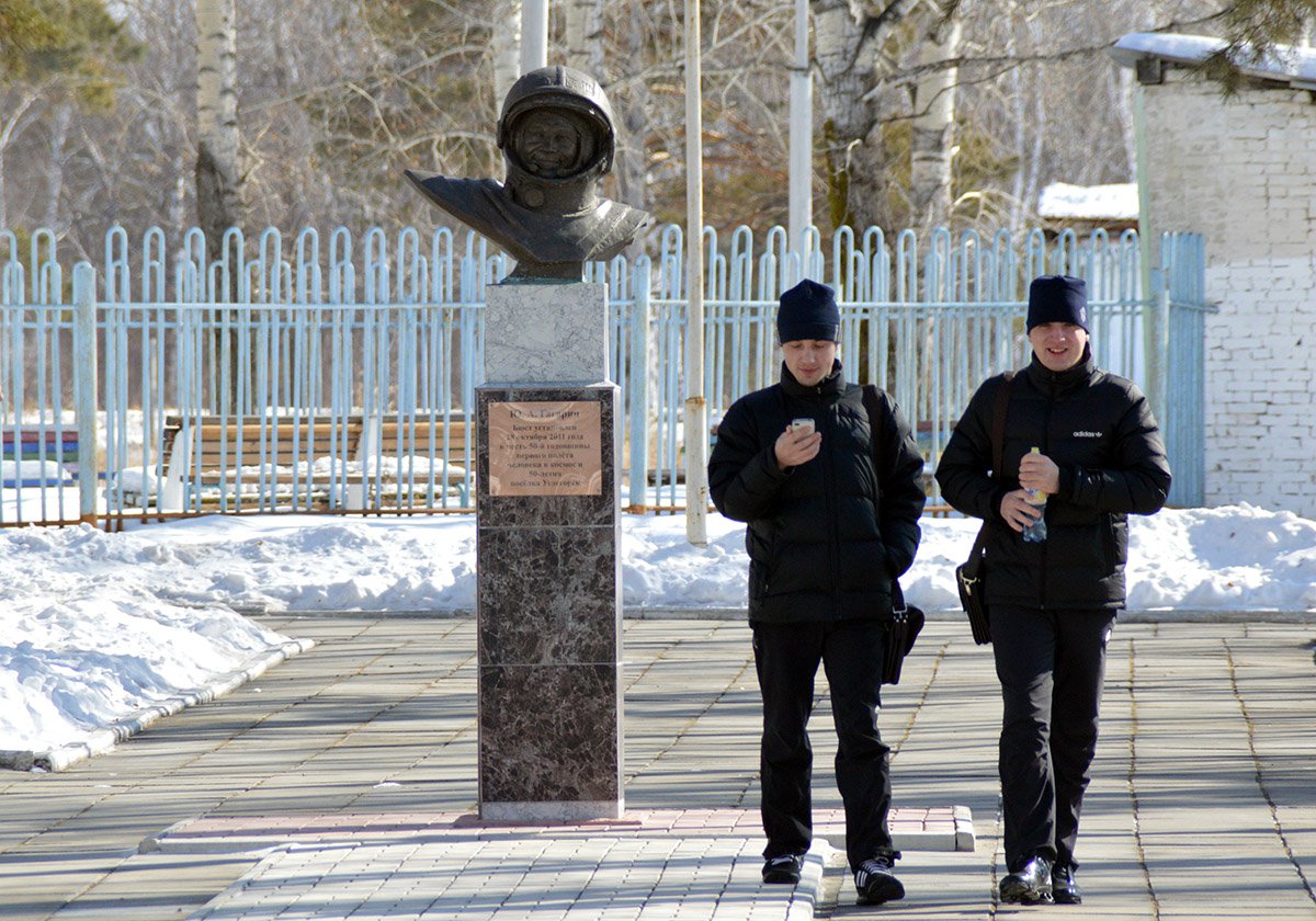 Углегорск давно обрел все признаки космического города, осталось сменить название.