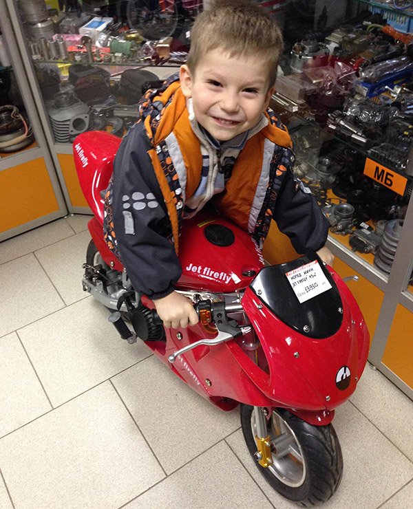 Новые увлечения Максимки: езда на мотоцикле.