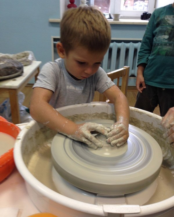 Новые увлечения Максимки: гончарный круг.