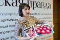 Татьяна Ананьева рассказала о традициях росписи яиц. Фото: Андрей Оглезнев