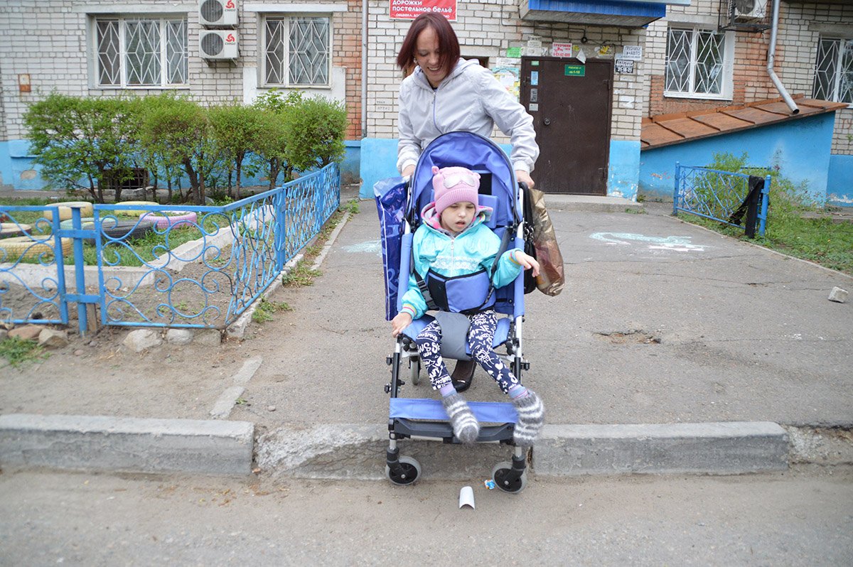 Преодолевая городские препятствия, Вероника испытывает космические нагрузки. Фото: Андрей Анохин