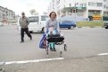 Вывалиться из коляски ребенку не позволяют только крепкие пристяжные ремни. Фото: Андрей Анохин