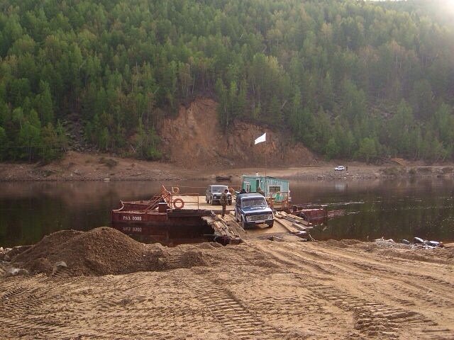 Паром через реку Гилюй не работает из-за высокого уровня воды.