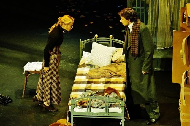 «Двое на качелях»