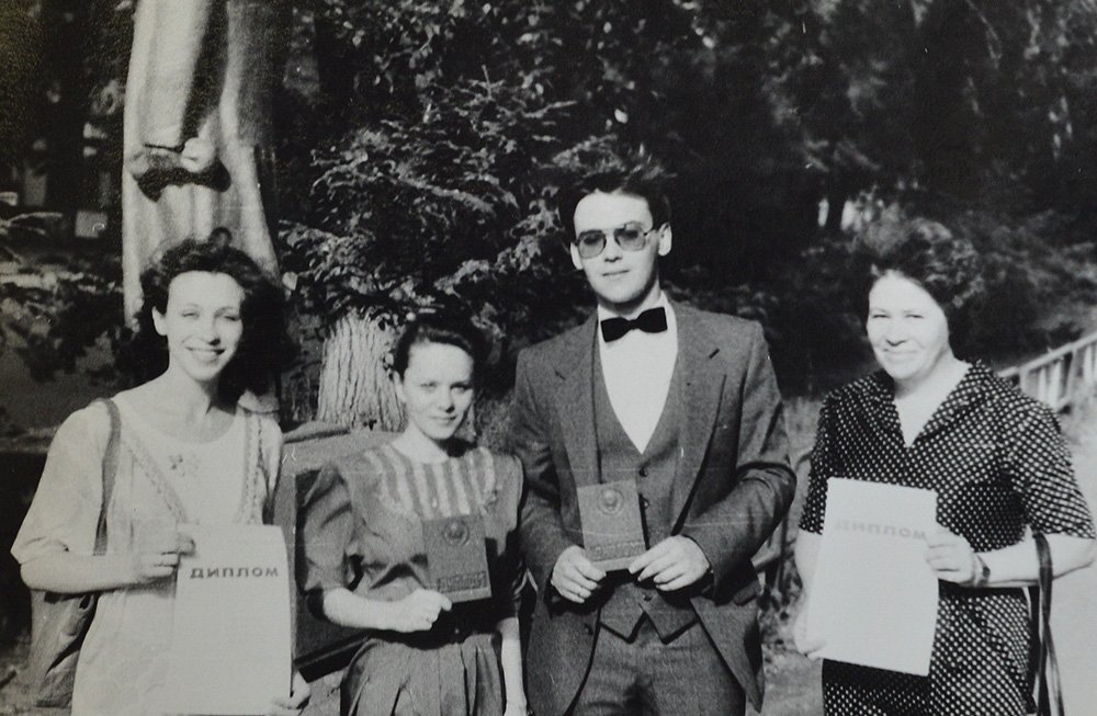 Марина Войкина (Куроедова) с будущим мужем на вручении дипломов БГПИ. 1989 г.