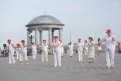 Благовещенские пенсионеры взяли идею танцев на набережной у китайских соседей. Фото:Сергей Лазовский
