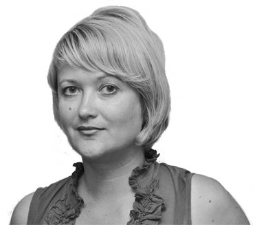 Элитная услуга / Во времена студенчества у меня была забавная, по мнению подруг, привычка: в сумочке рядом с расческой, помадой и зеркальцем я всегда носила маленький кусочек мыла в маленькой коробочке. Оно появилось там после того, как несколько раз, вернувшись с занятий домой и помыв руки, я видела, какая черная вода с них стекает.