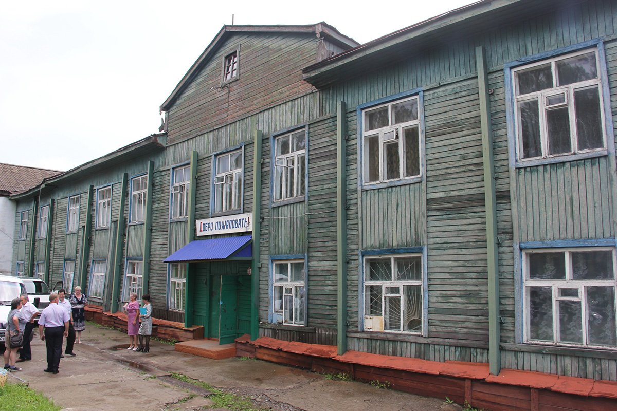 В деревянной старой школе опасно учиться. Фото: Евгений Федоров