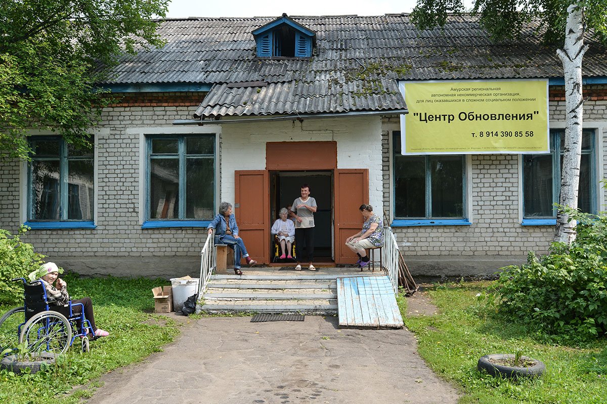 Здесь проживают 14 пожилых граждан и 5 инвалидов. Фото: Андрей Оглезнев