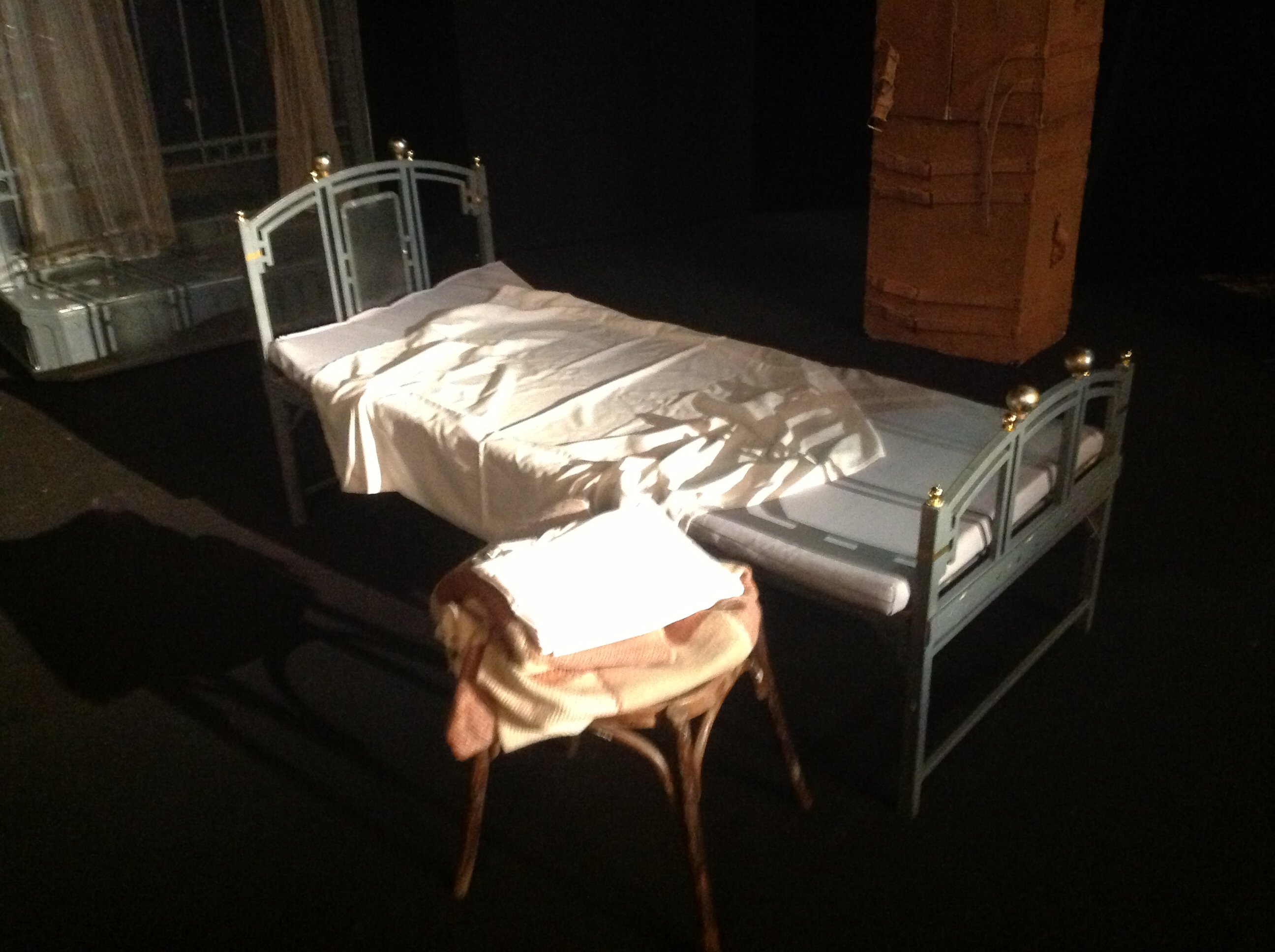 Ретро-кровать — самый сложный объект для поиска.