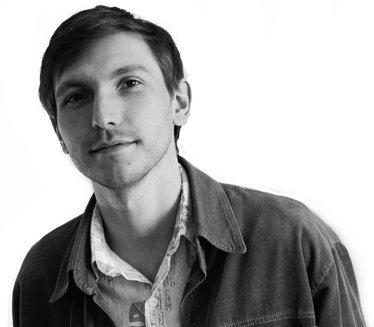 Цепная реакция / Благовещенск охватила истерия зоозащитничества. Куда ни плюнь, обязательно попадешь в очередного борца за права бездомных кошек и собак. Соцсети пестрят историями и фотоотчетами о новых найденышах, о том, что очередной пушистик ищет друга и хозяина. Волонтеры подбирают беспризорников, лечат, содержат какое-то время в самодельных приютах, а потом раздают. Дело благородное. Но, может, зоозащитники на самом деле — причина, а беспризорные собаки — следствие?