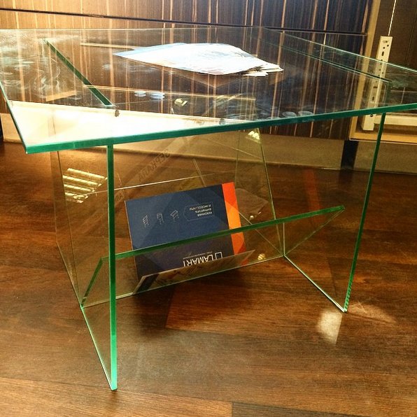 Мебель из стекла. Фото: instagram.com