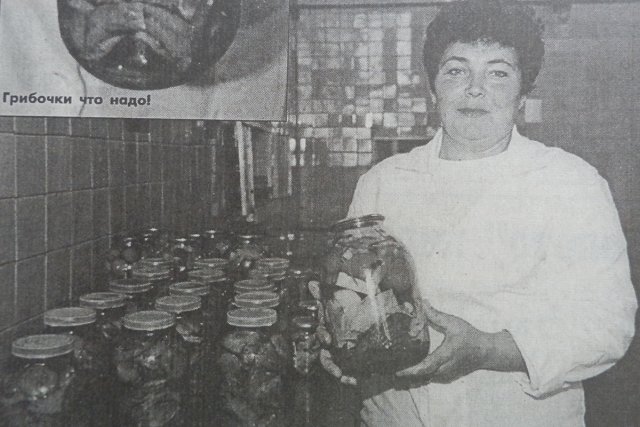 Космические грибы и фестиваль китайского кино в Москве — о чем писала АП 28 сентября /  «На космодроме Свободный любят рыжики и потчуют ими самых высоких гостей, и своих, и зарубежных, — нашла необычный поворот космической темы «Амурская правда»  28 сентября 2000 года. -  «Американцы рыжики как распробовали, так только их и подавай! — отметил с улыбкой генерал Винидиктов.  – Я знаю места, где их хоть косой коси, часок побродил – пять ведер есть». Для московских друзей генерал солит рыжики сам.  Рыжики, как и космические аппараты, стали одной из достопримечательностей космодрома Свободный». 