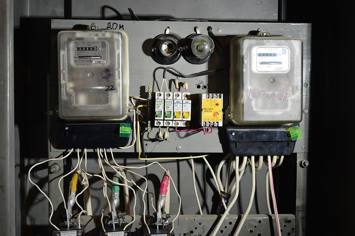 45 % домов в Амурской области не оснащены общедомовыми электросчетчиками. Фото: Андрей Оглезнев
