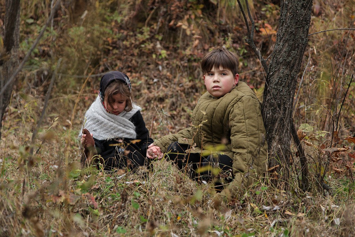 Самые юные актеры трудностей не боялись. Кадр из фильма.