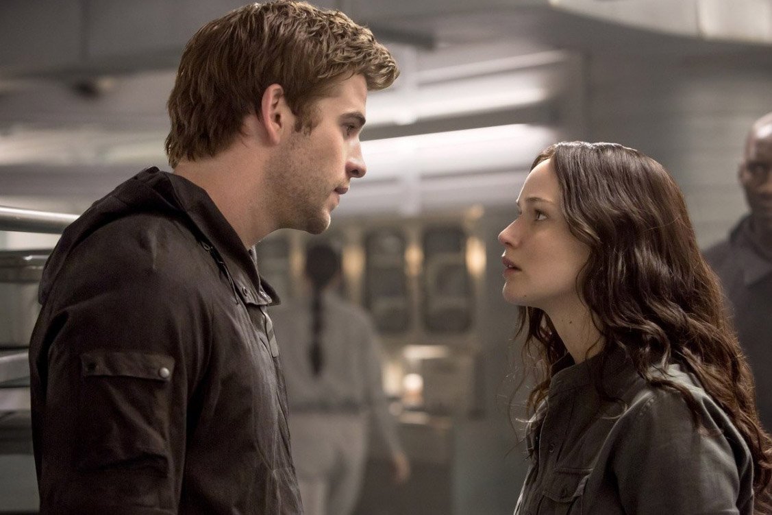 Кадр из к/ф «Голодные игры: Сойка-пересмешница. Часть I». Фото: kinopoisk.ru