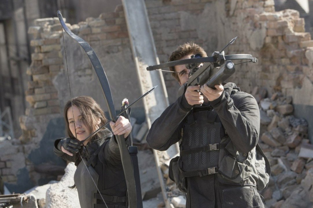 Кадр из к/ф «Голодные игры: Сойка-пересмешница. Часть I». Фото: kinopoisk.ru