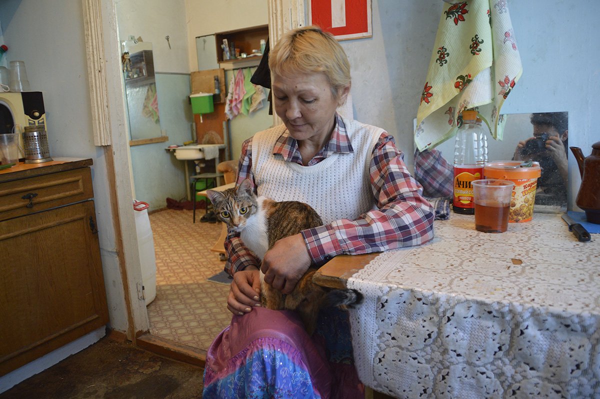 Жанна — главная по тарелочкам. Фото: Андрей Анохин