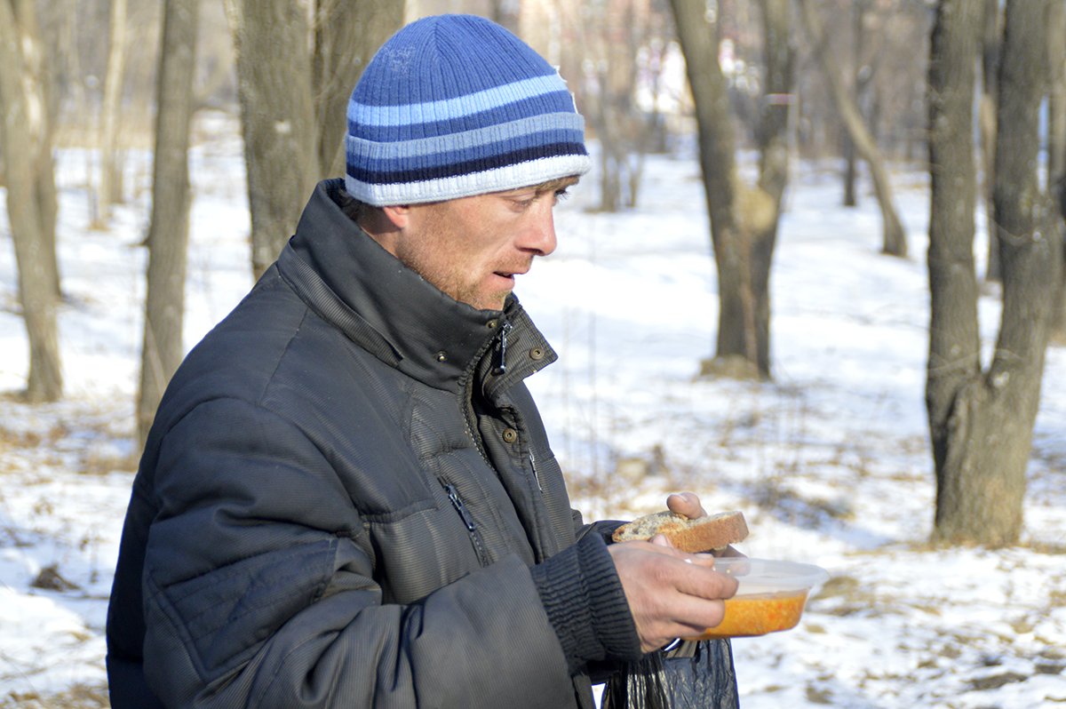 Тарелка горячего супа сегодня даст еще один шанс на жизнь.