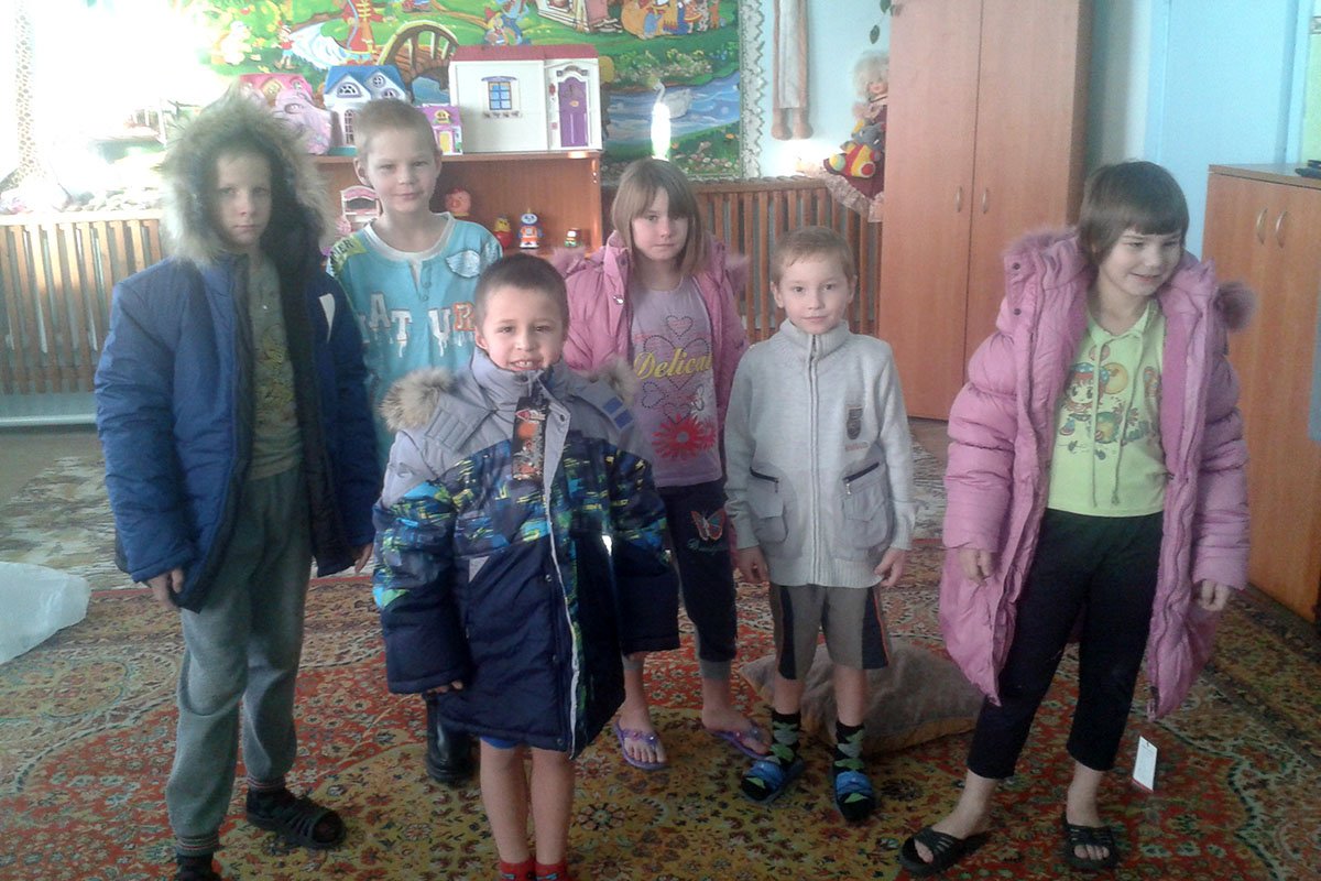 В центре внимания оказались дети из малообеспеченных и многодетных семей.