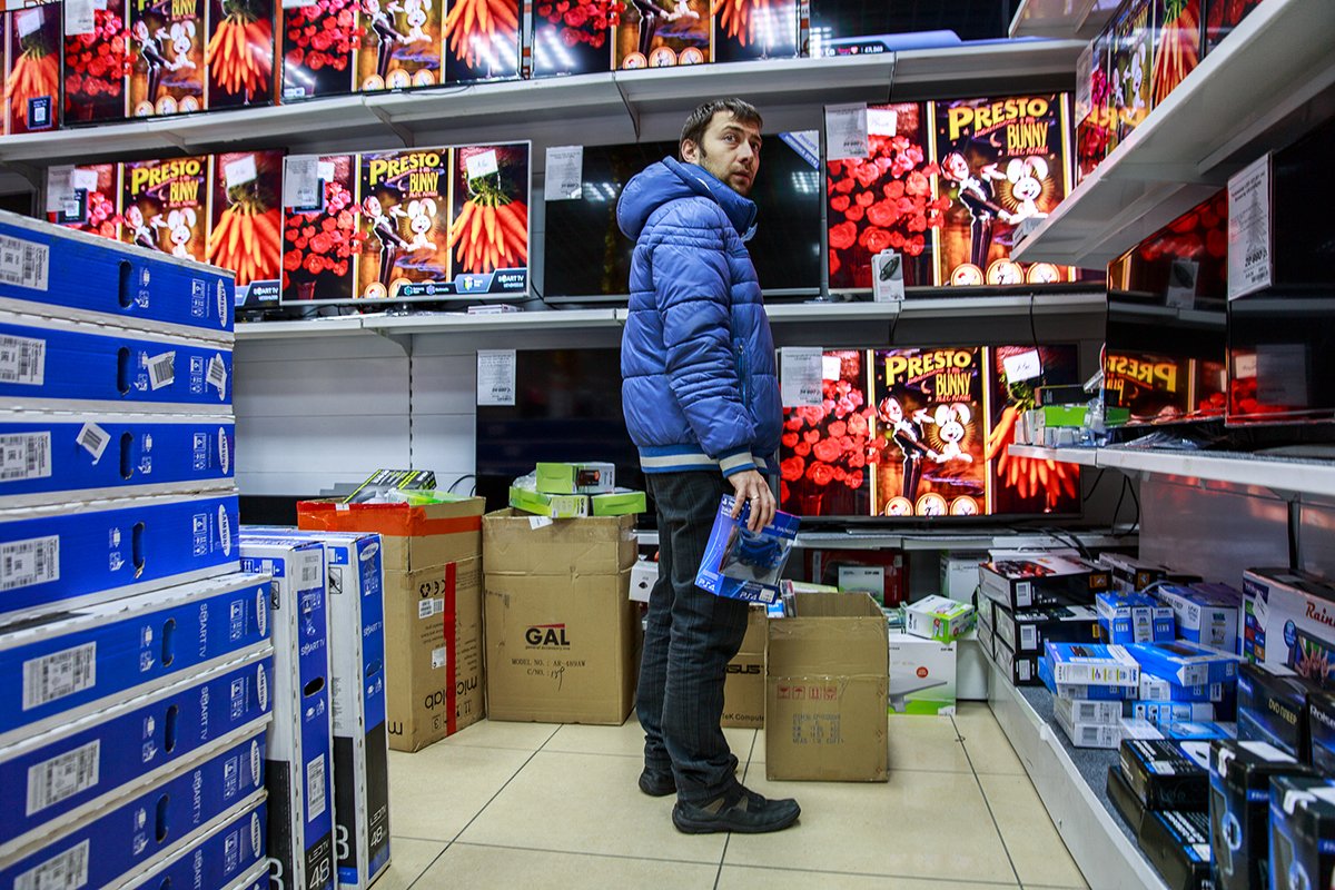 Пик покупательского спроса на бытовую технику пришелся на середину недели.Фото: С. Лазовский