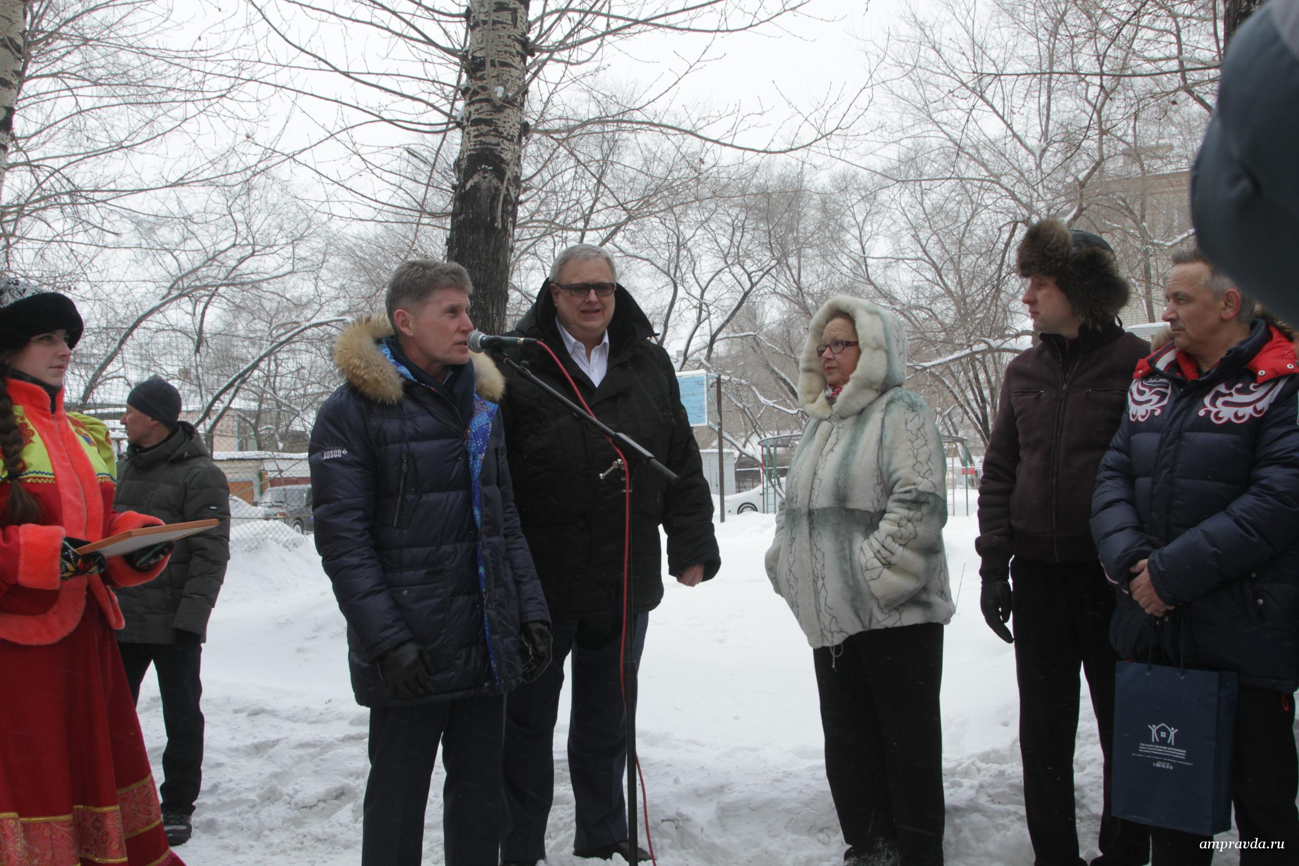 Губернатор Приамурья Олег Кожемяко и глава Фонда содействия реформированию ЖКХ Константин Цицин.