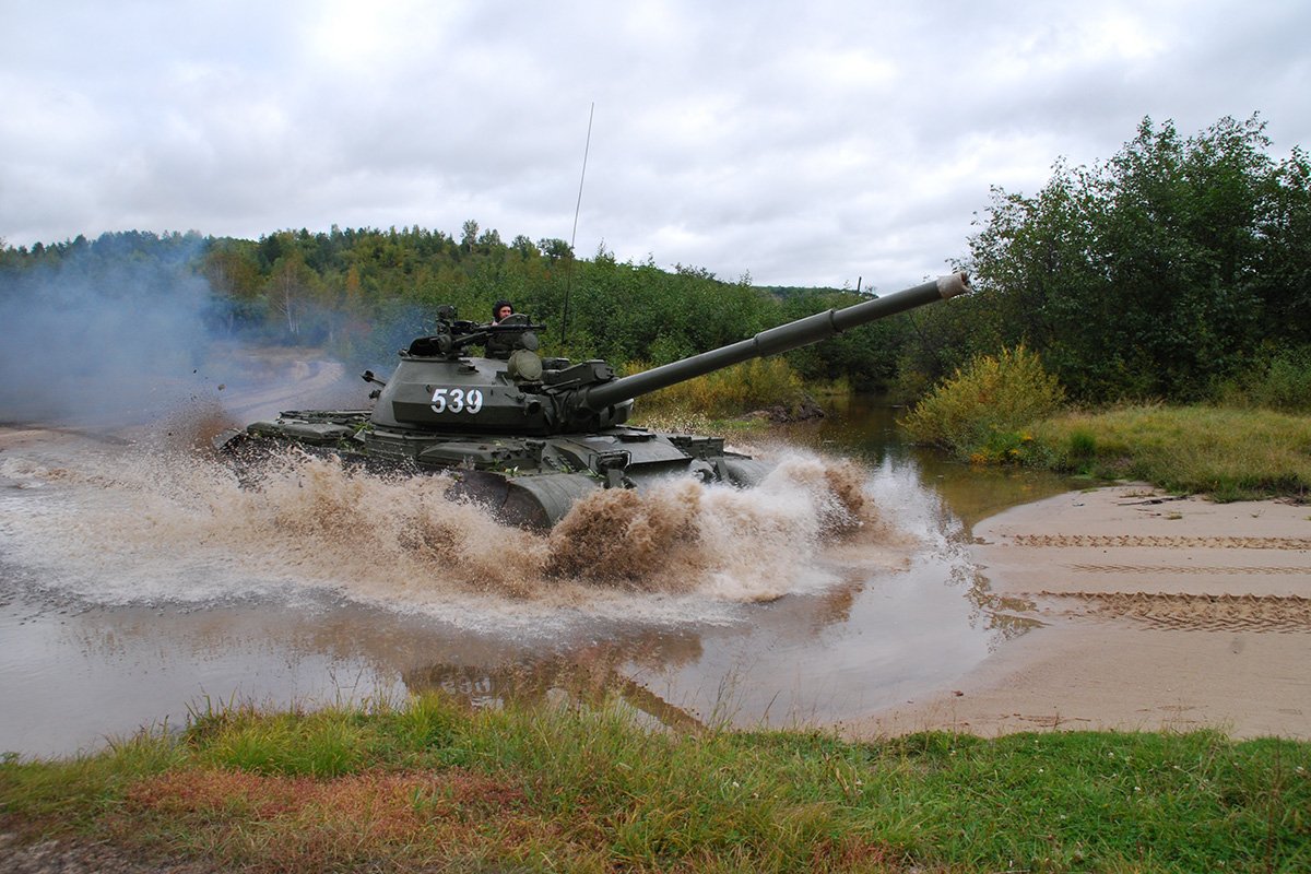 Благовещенское танковое училище готовило офицеров в обстановке, близкой к боевой.