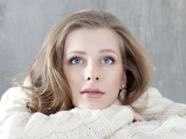 Лиза Арзамасова: «Вкуснее меня в нашем доме никто не готовит!» / Что такое любовь публики, Лиза Арзамасова поняла еще в раннем детстве. В кино она начала сниматься в четыре года, а чуть позже получила роль Энни в одноименном мюзикле, который в Москве ставила знаменитый театральный режиссер Нина Чусова. Ну а настоящую популярность ей принесла роль Галины Сергеевны — самой умной «папиной дочки» из телесериала канала СТС. Актриса и сегодня не знает отбоя от предложений режиссеров, снимается в кино и играет в театре, да еще при этом домашними делами заниматься успевает и даже готовит для себя и своих близких. Как ей все это удается совмещать, какие блюда у нее получаются лучше всего, не портит ли увлечение кулинарией фигуру — об этом и многом другом Лиза нам и рассказала, а еще поделилась правилами, которых она придерживается в питании.