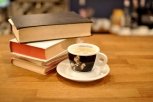 Почитать и попить кофе предлагают посетителям Амурской областной библиотеки