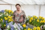 Бывшая учительница биологии выращивает в своих теплицах цветы к 8 Марта