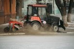 На дорогах Приамурья продолжают ликвидировать последствия снегопада