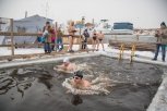 Амурские моржи примут участие в чемпионате мира по зимнему плаванию. Фоторепортаж
