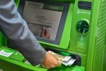 Количество безналичных платежей в банкоматах Сбербанка достигло 75 процентов