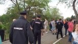 Во время празднований в Благовещенске безопасность обеспечили полицейские и кинологи с собаками