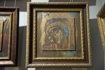 Амурский губернатор продаст две оконописные картины на аукционе ВЭФ