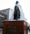 Фото: olakomi: Пушкин в Хэйхэ приоделся к зиме